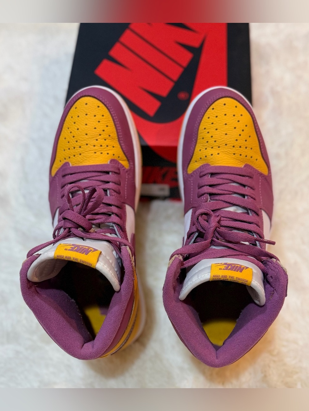 Jordan 1 Retro High OG Brotherhood - Men's 9.5 / Women’s - 555088-706 - Picture 6 of 13